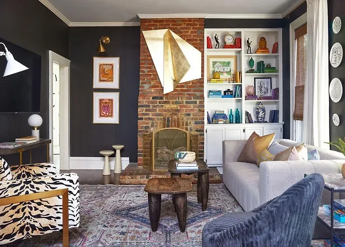 Large Historical Home W/ Fire Pit, Chef Kitchen.