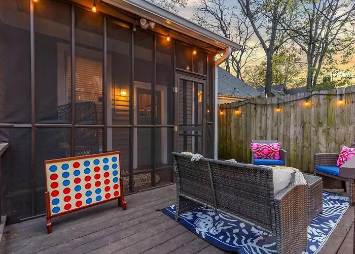 Large Historical Home W/ Fire Pit, Chef Kitchen.