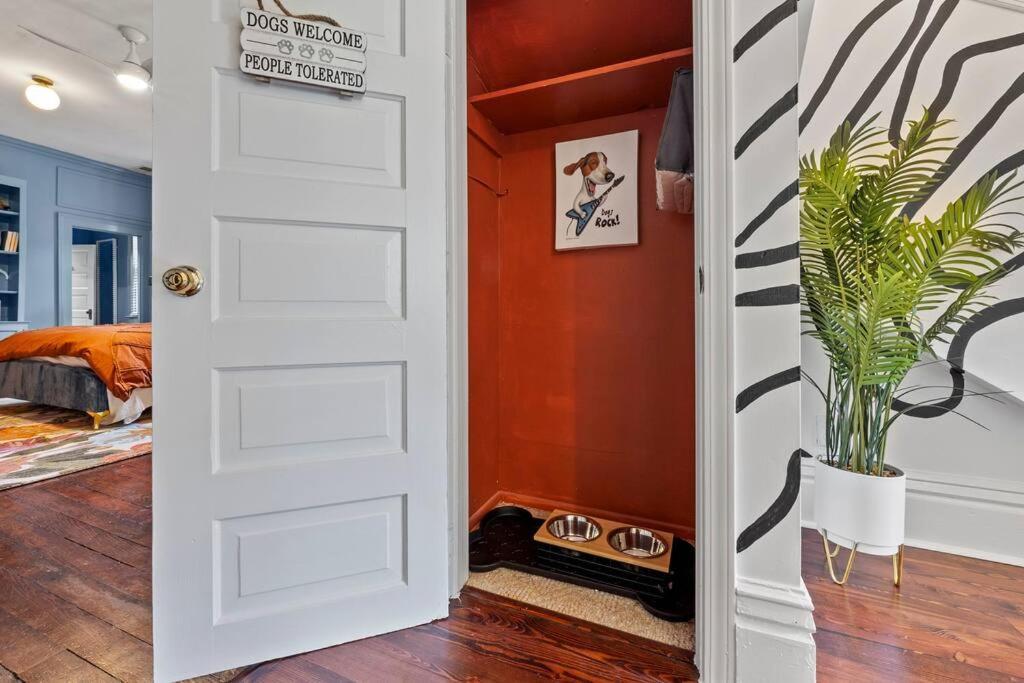 Large Historical W/ Fire Pit, Chef Kitchen.