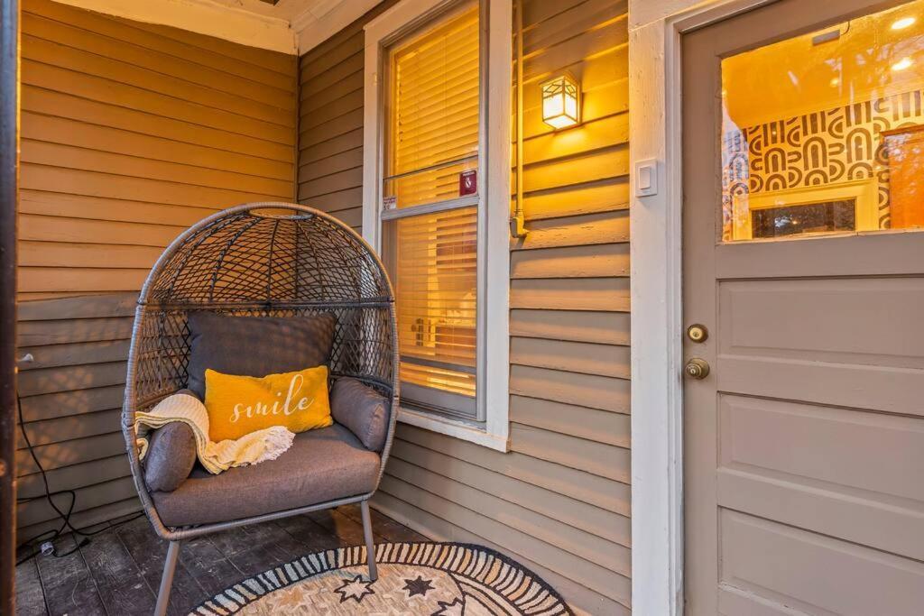 Large Historical W/ Fire Pit, Chef Kitchen. *