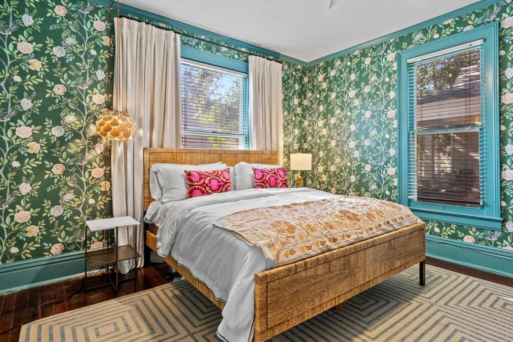 Large Historical W/ Fire Pit, Chef Kitchen. * Memphis